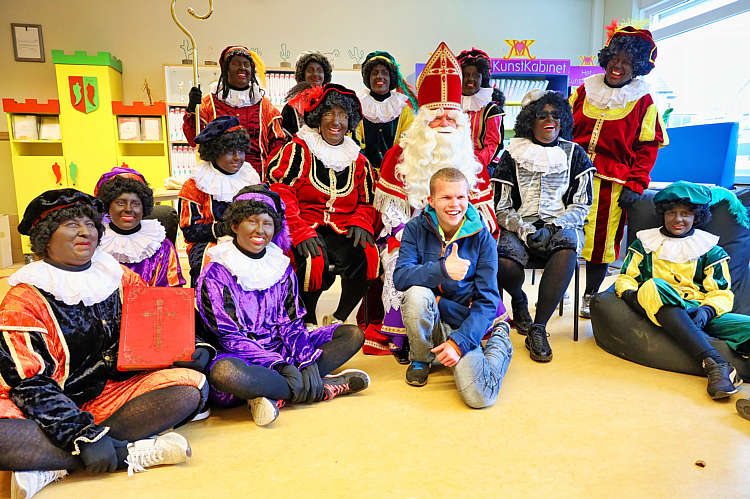 Aankomst van de Sint en zijn Zwarte Pieten in Waarder_127